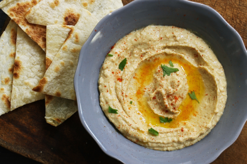 Silky Smooth Houmous: A Classic Middle Eastern Dip to Elevate Any Meal